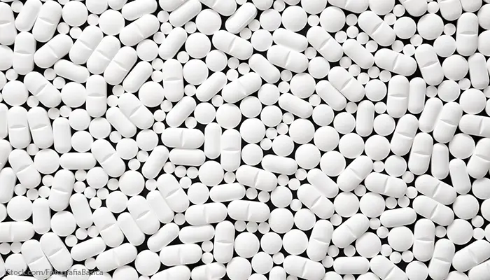 Många vita tabletter.